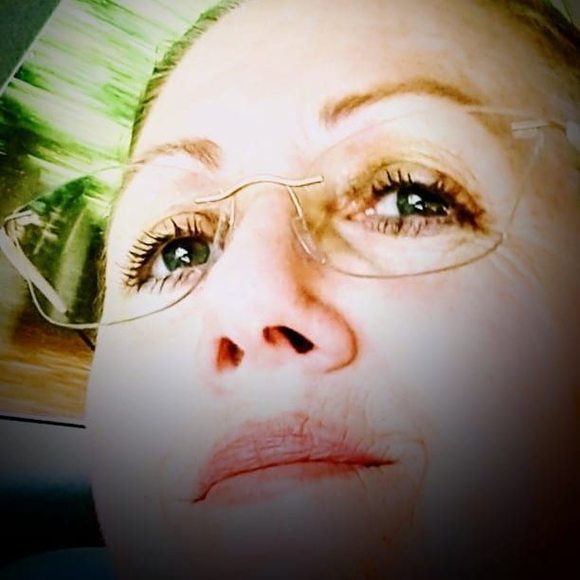 Meet your Posher, Stephanie - Picture 1 of 1